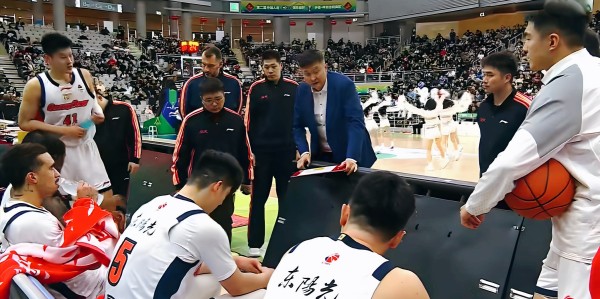 NBA直播-3天2胜广东！CBA杯第2支4强，奎因37分14篮板，萨林杰惹怒球迷！
