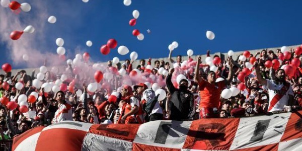 球迷回归!阿根廷国家德比 河床主场的火爆看台