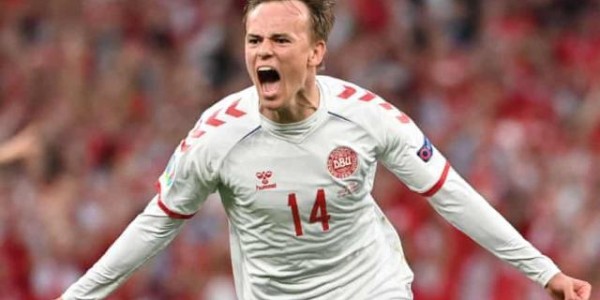 足球直播在线直播观看免费-王勤伯：丹麦爆发并非偶然，他们的青训强在哪？