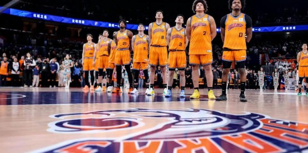 英超直播-广东上海争夺俱乐部杯赛八强名额！五位国手缺席，杜锋赌进攻