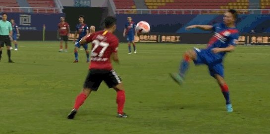 【中超】曹赟定进球+造点均无效 9人申花0比0亚泰