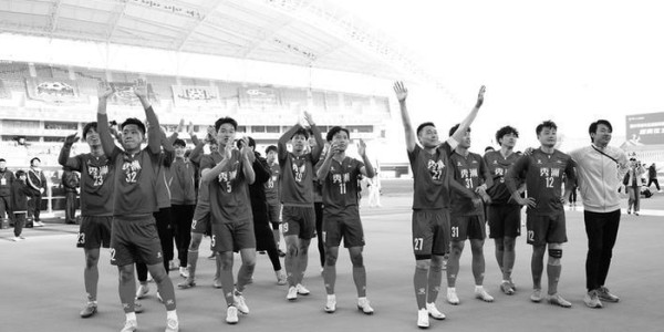 看球网-不败之师铸荣耀 场内场外皆风景|足球|秀洲队|秀洲|俊杰|嘉兴日报_新浪体育_新浪新闻