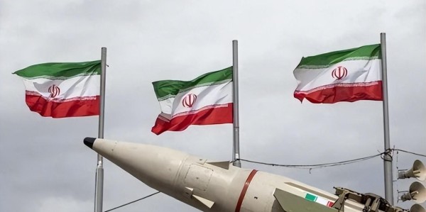 可打击美航母！英美爆料，中国或违反国际规定，卖伊朗超音速导弹